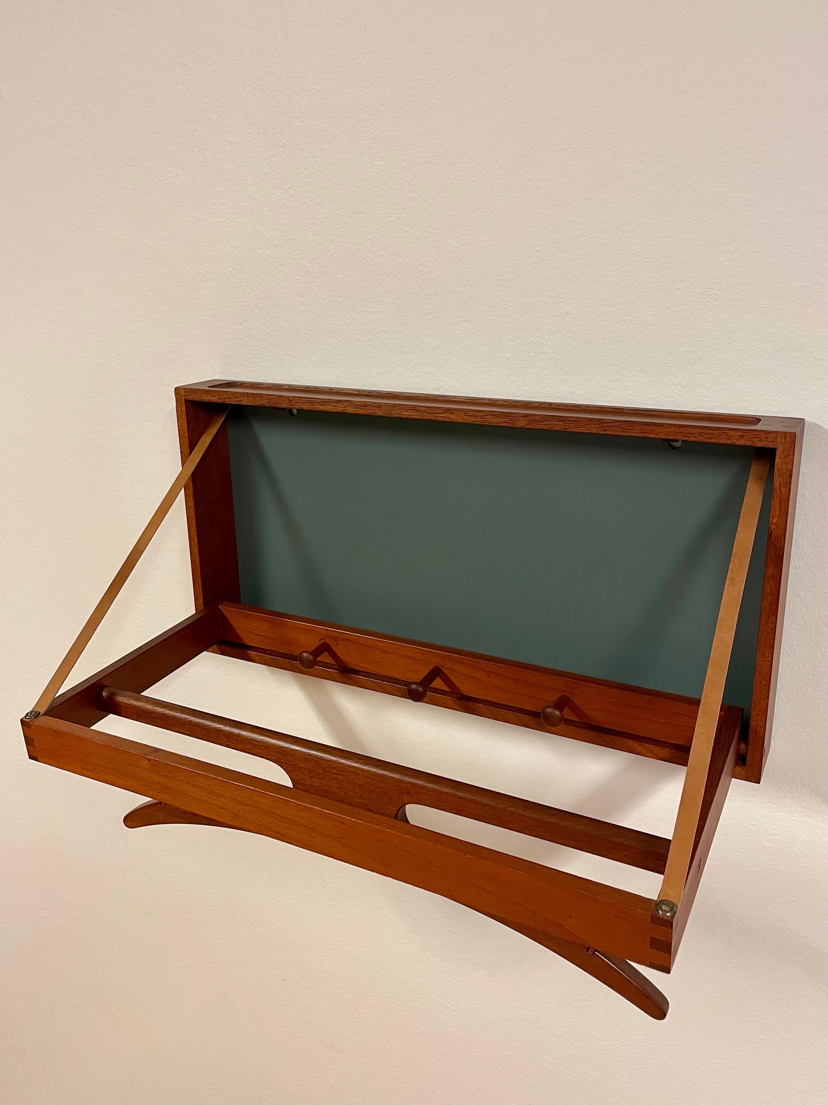 Mid-20th Century Danish Foldable Valet in Teak by Hoff & Østergaard for Virum Møbelsnedkeri For Sale