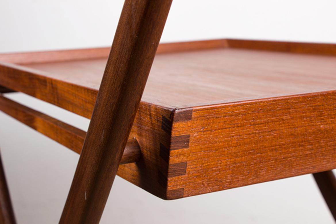 Danish folding teak rolling table by Svend Aage Madsen for Illums Bolhigus 1960. For Sale 4