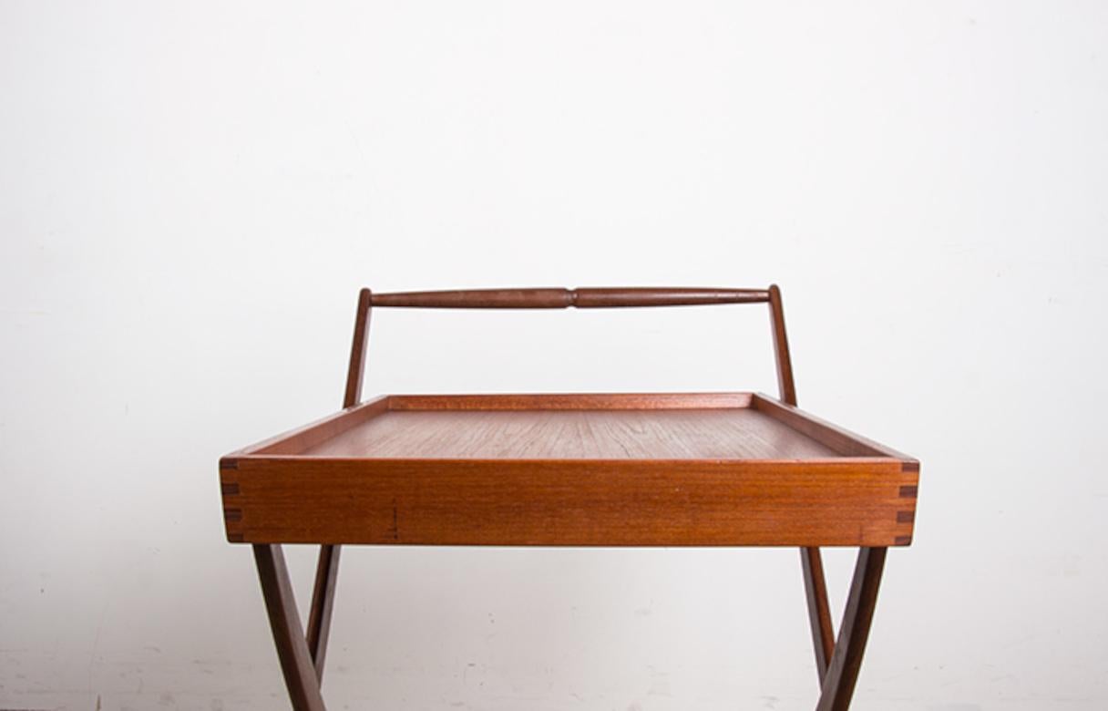 Danish folding teak rolling table by Svend Aage Madsen for Illums Bolhigus 1960. For Sale 6