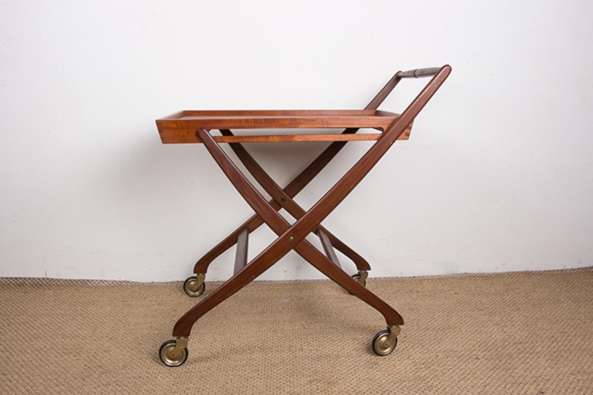Adorable Scandinavian rolling table. A large top. It folds in one movement for easy storage thanks to a clever all-wood rail. Sleek design, beautifully crafted.

Designer: Svend Aage Madsen.
Manufacturer: Illums Bolhigus.
Origin: Denmark.
Period: