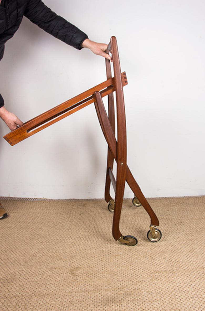 Danish folding teak rolling table by Svend Aage Madsen for Illums Bolhigus 1960. For Sale 14