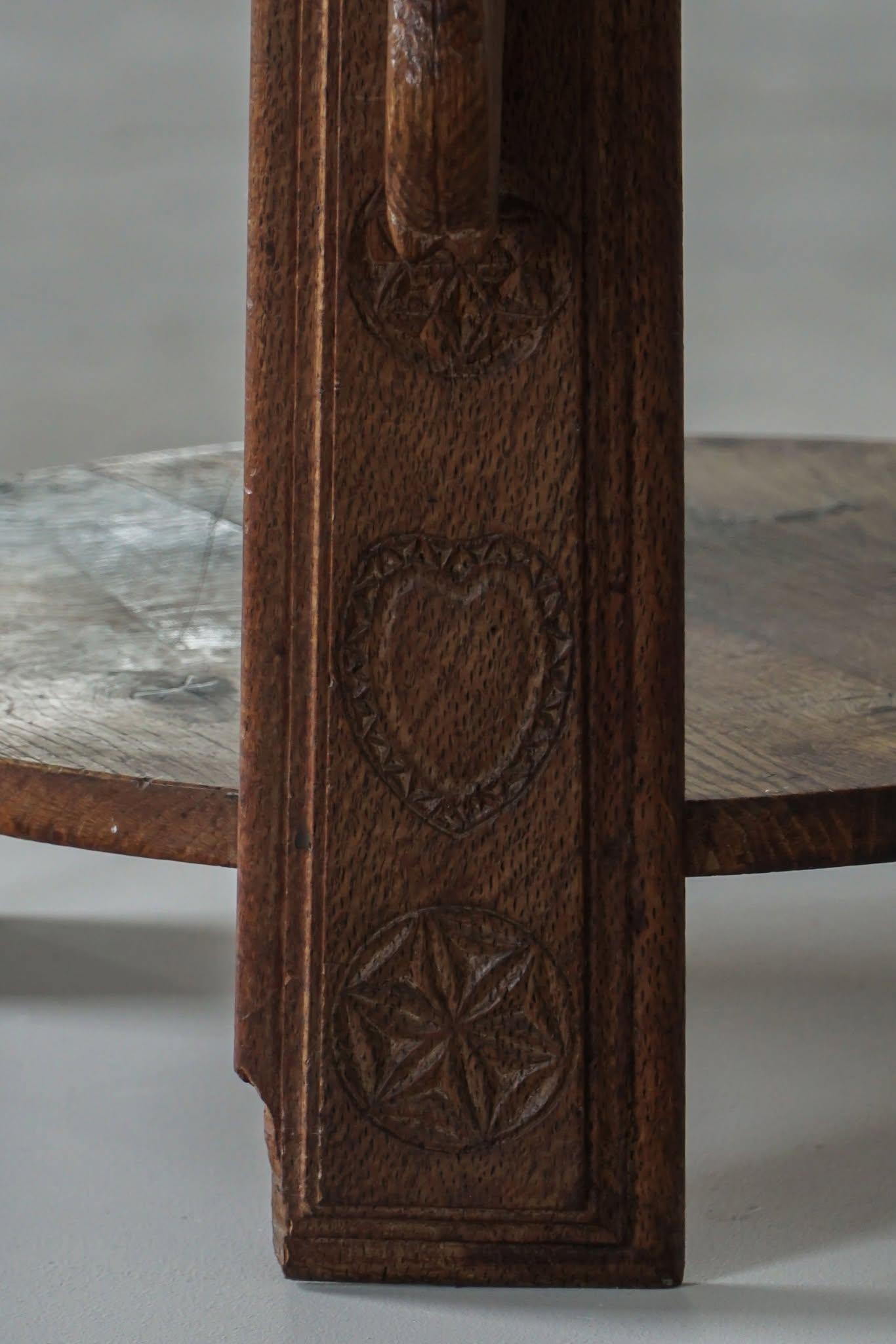 Danish Folk Art Side Table in Solid Oak, Wabi Sabi Style, Early 19th Century in vendita 3