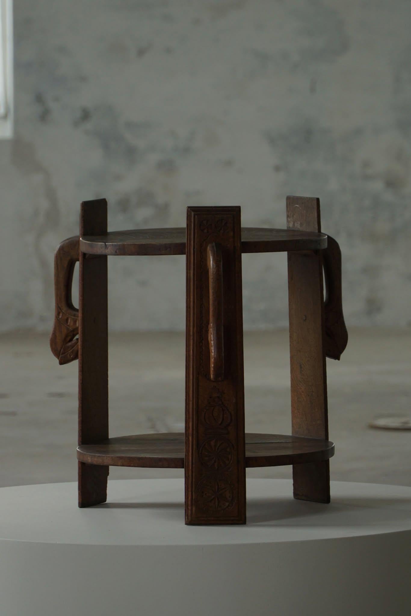 Danish Folk Art Side Table in Solid Oak, Wabi Sabi Style, Early 19th Century in vendita 5