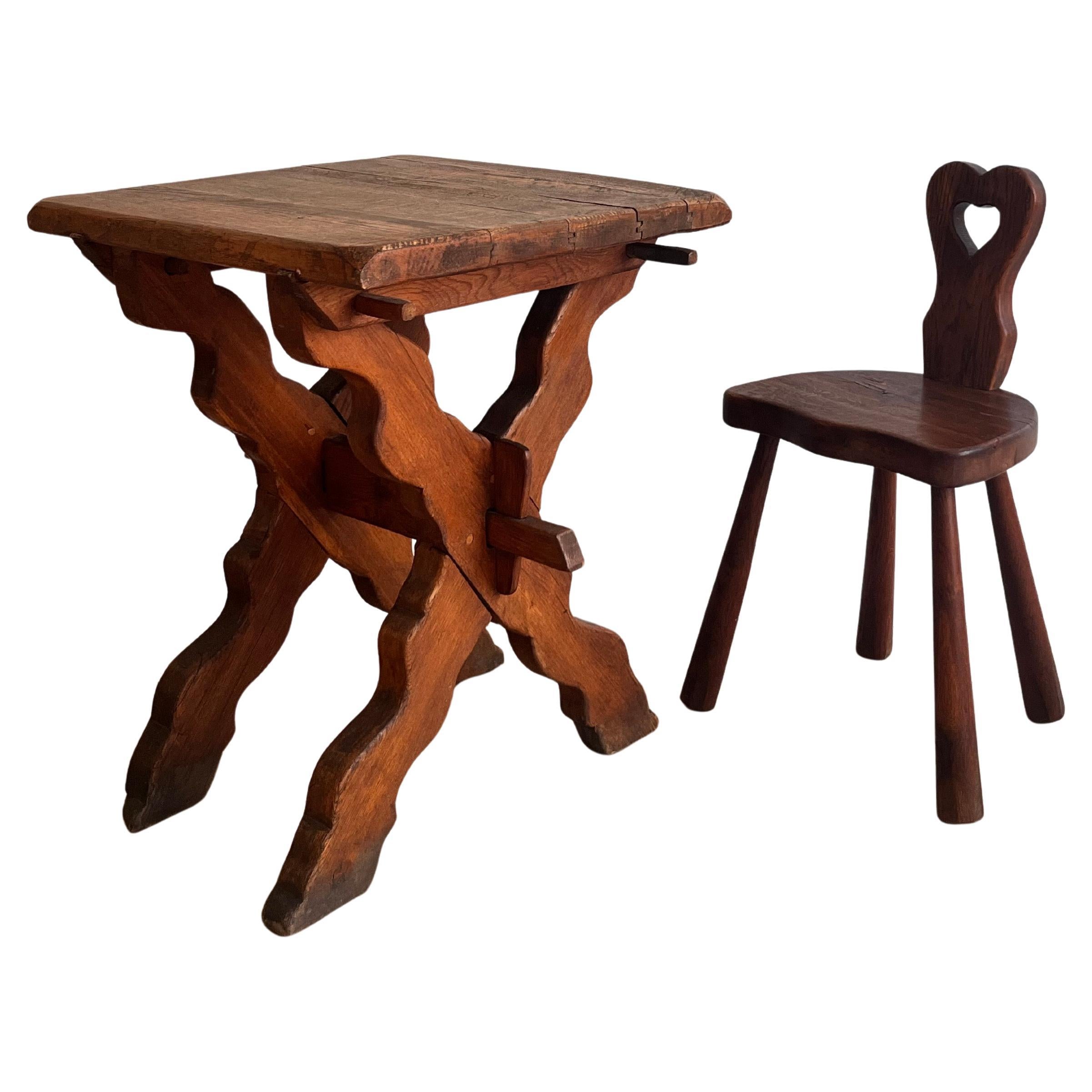 Dänischer Folklore-Bocktisch und Hocker aus massiver Eiche im Angebot