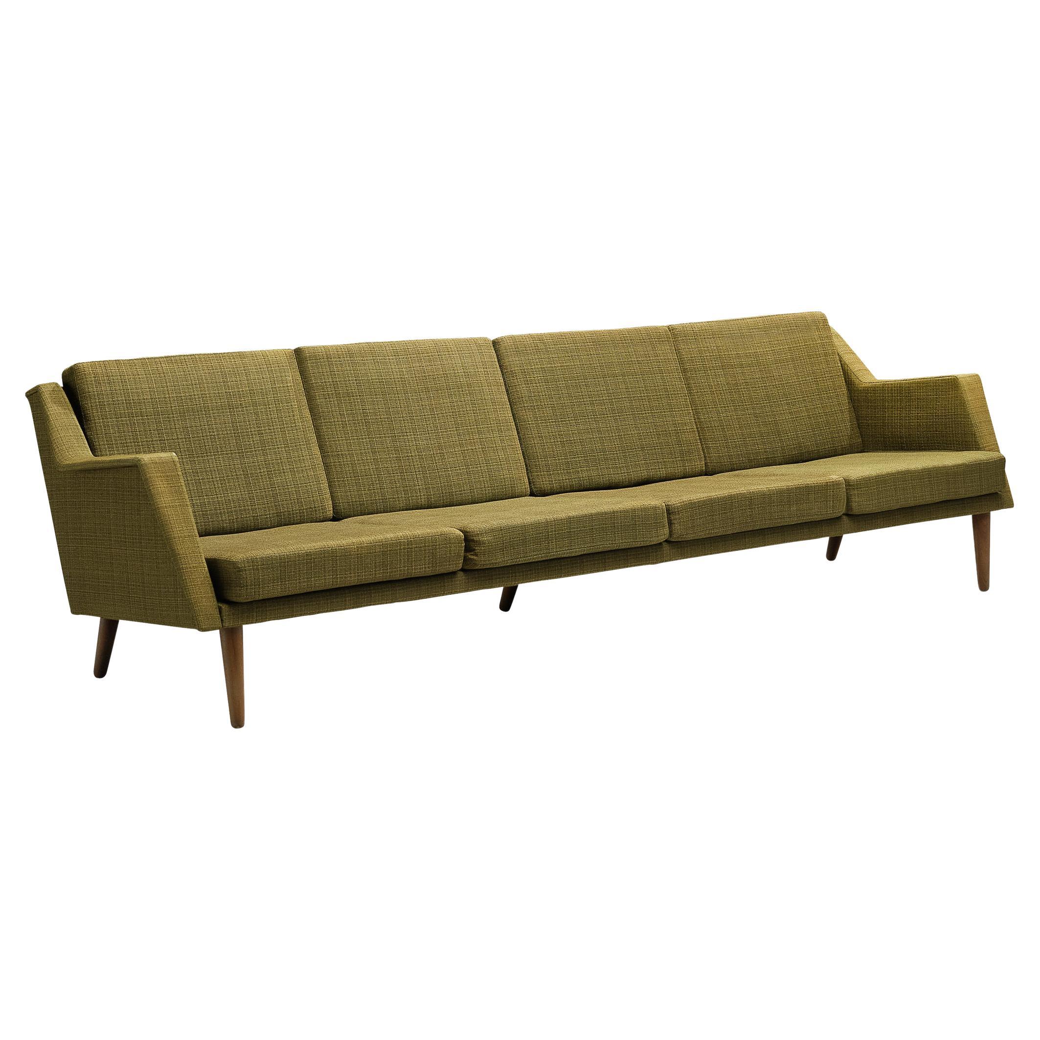 Sofa danois à quatre places en teck et tissu d'ameublement vert olive en vente