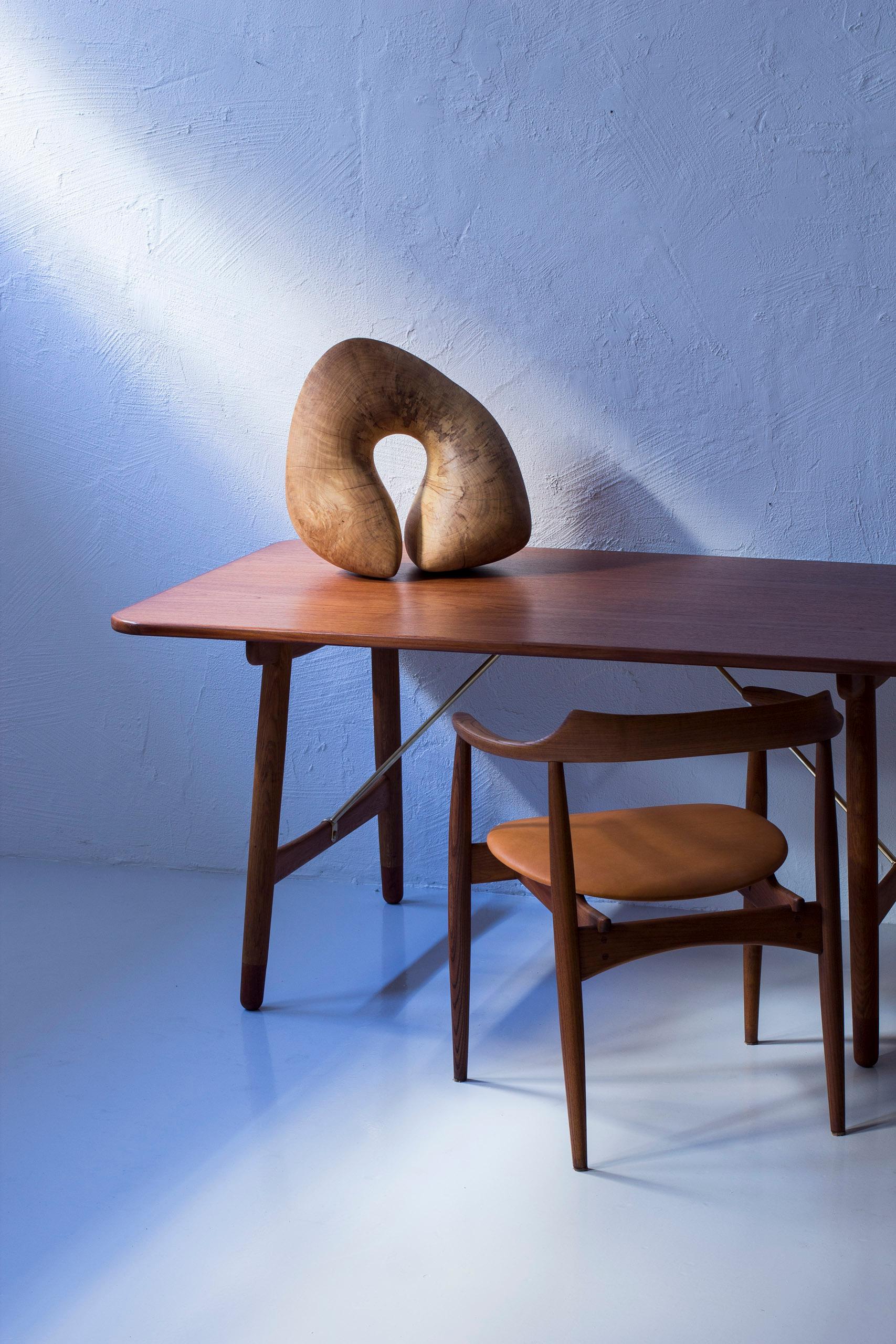 Mid-20th Century Danish free form sculpture in maple, Denmark, 1950-60s, Organic For Sale