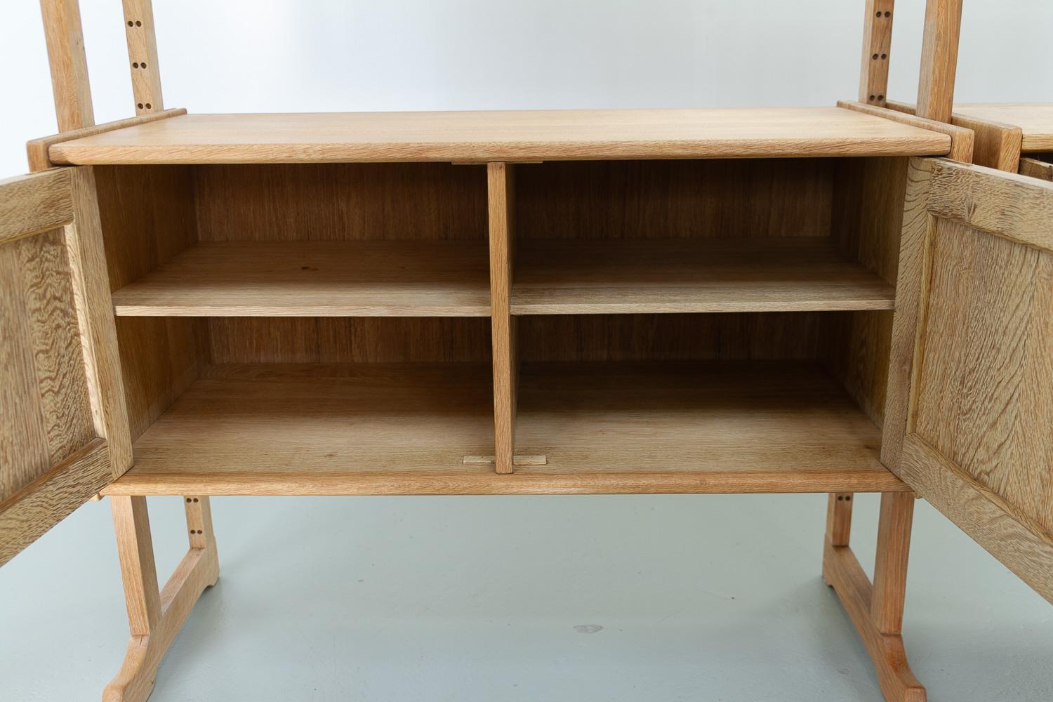 Freistehendes Bücherregal aus Eiche von Henning Kjærnulf für Nyrup Møbler, 1960er Jahre. im Zustand „Gut“ im Angebot in Asaa, DK