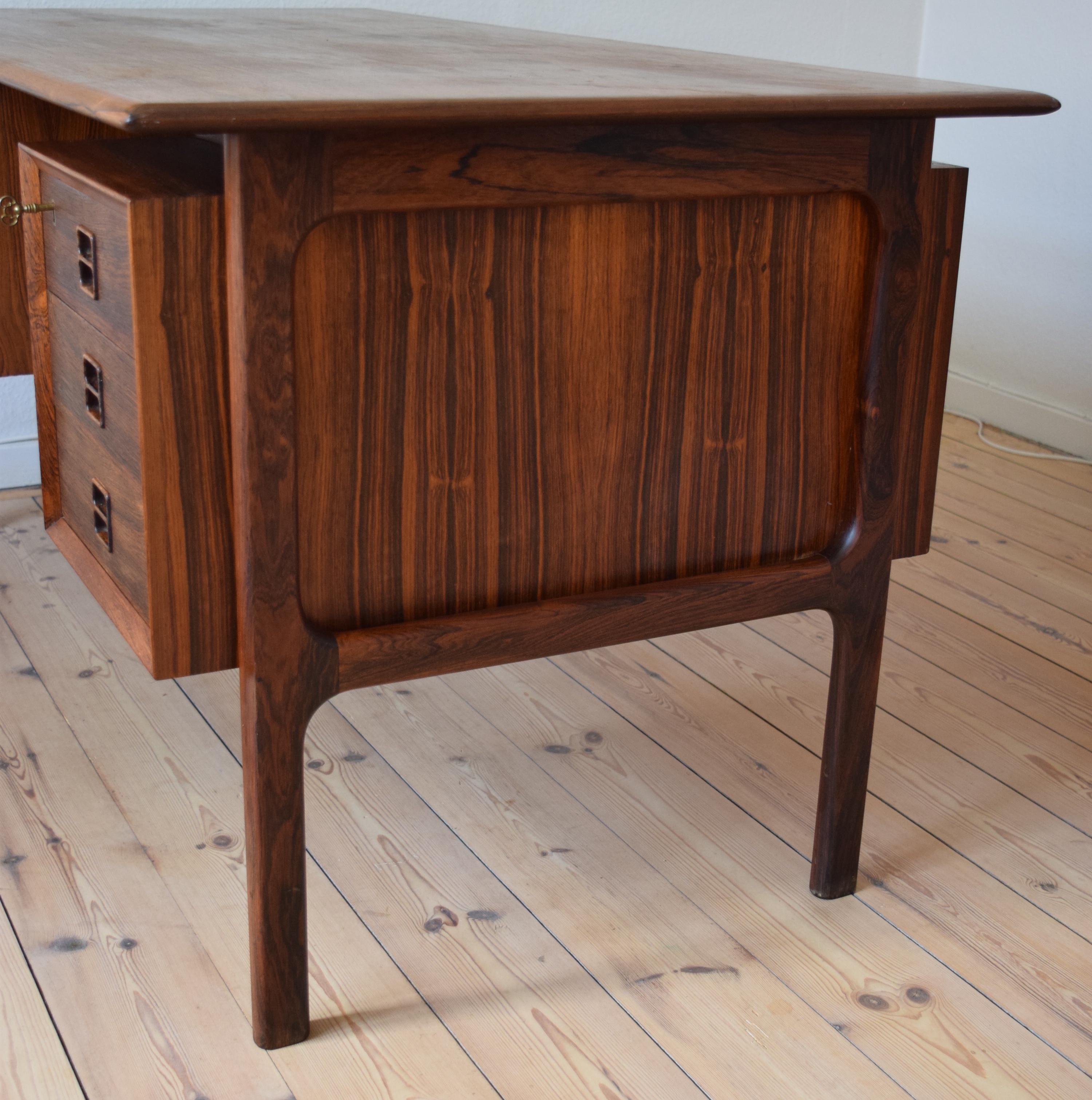 Danish Freestanding Rosewood Desk by Arne Vodder In Good Condition In Nyborg, DK