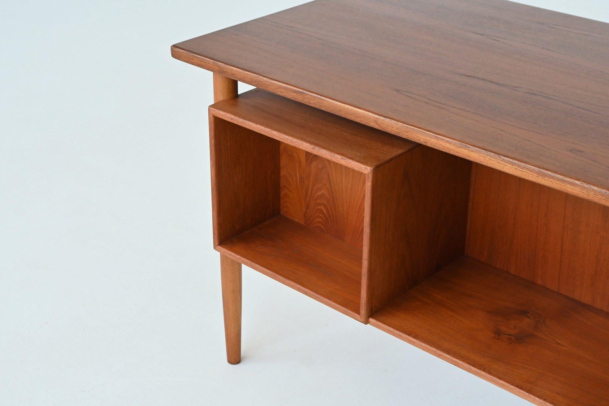 Danish freestanding symmetric desk in teak Denmark 1960 For Sale 7