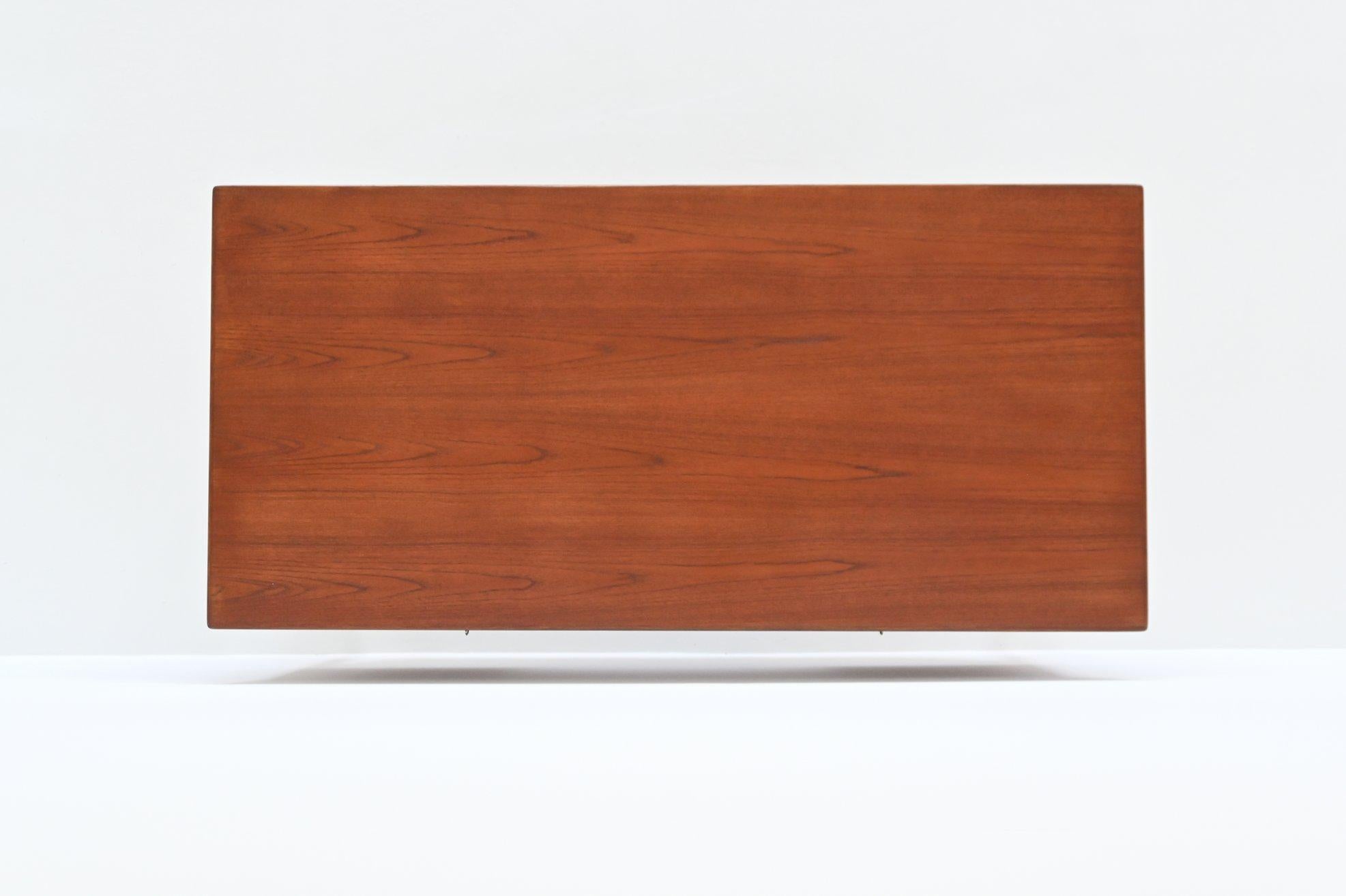 Danish freestanding symmetric desk in teak Denmark 1960 For Sale 11