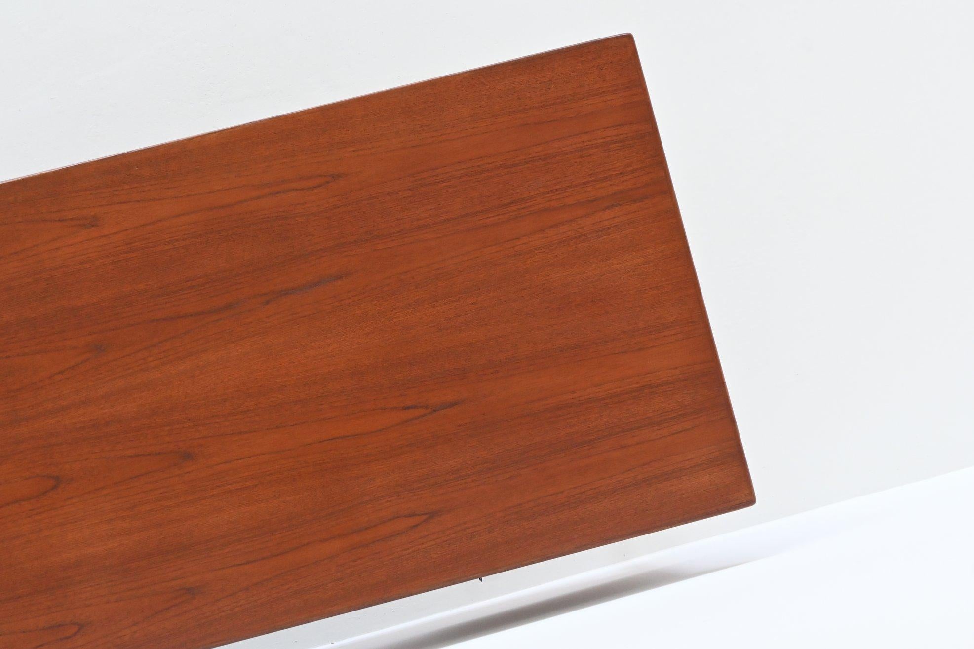 Danish freestanding symmetric desk in teak Denmark 1960 For Sale 12