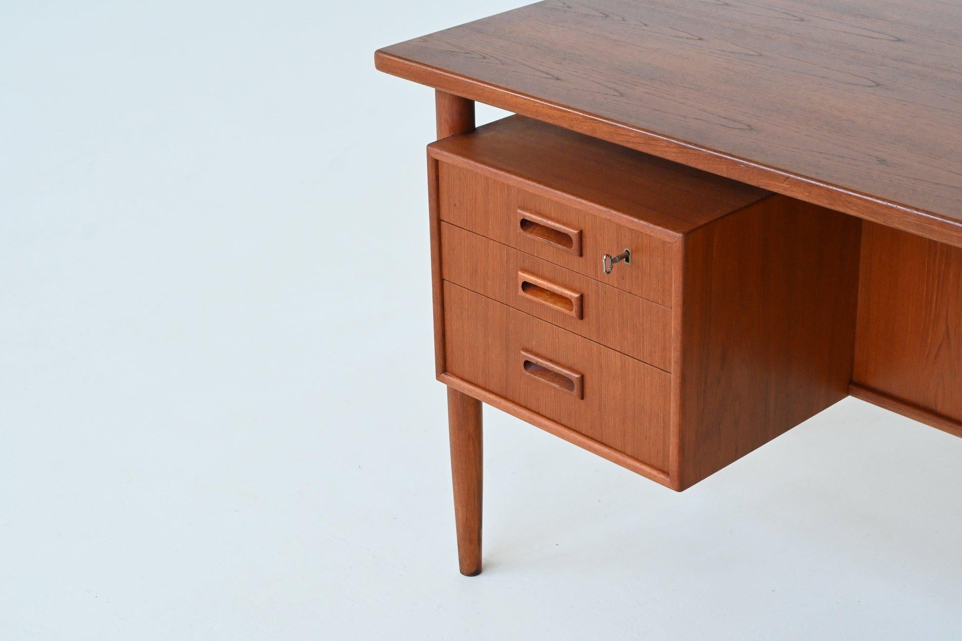 Danish freestanding symmetric desk in teak Denmark 1960 For Sale 1