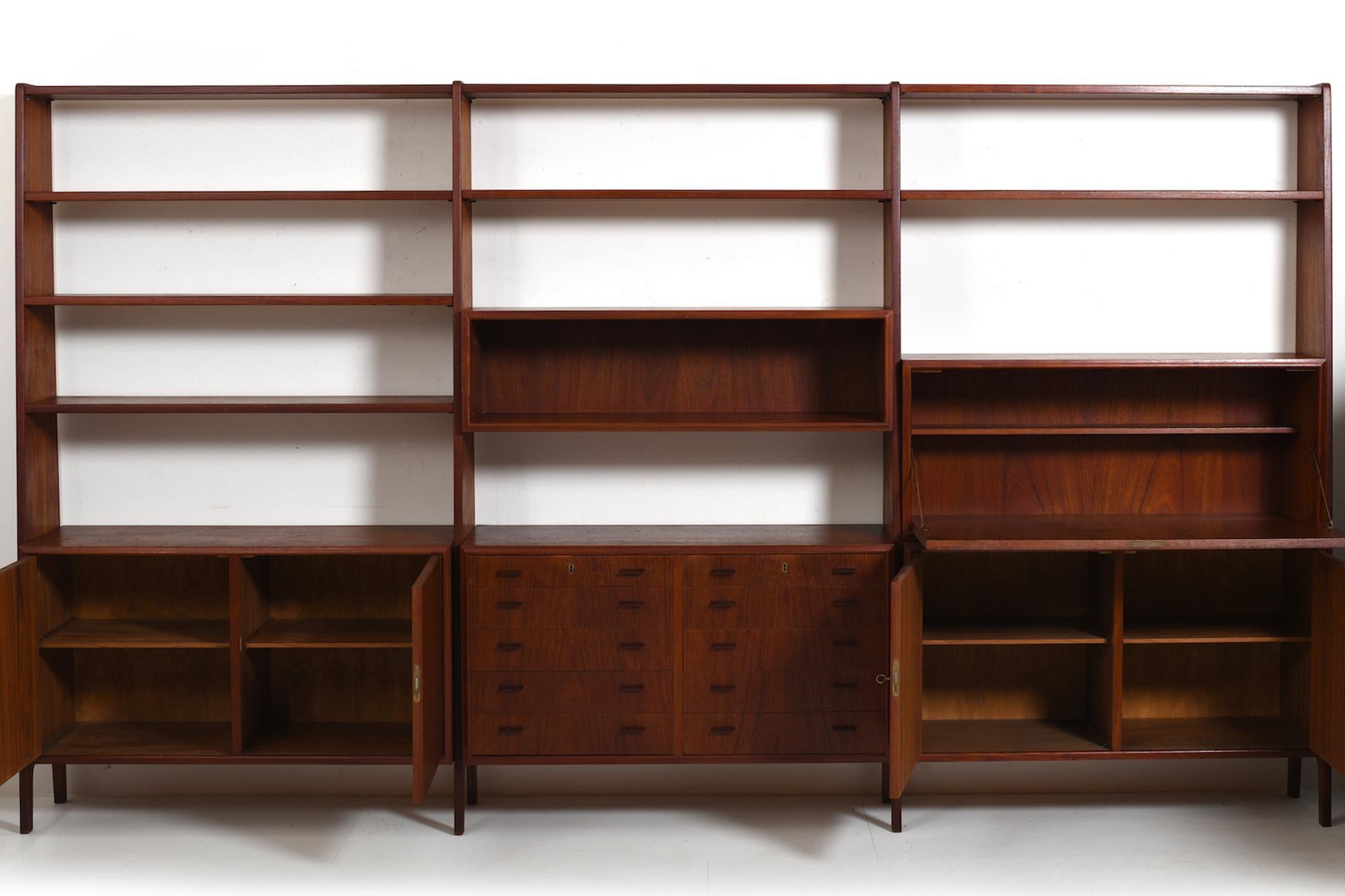 Danish Freestanding Teak Shelf System 1950s with Cabinets For Sale 7