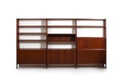 Sistema di scaffali in teak danese indipendente anni '50 con armadietti