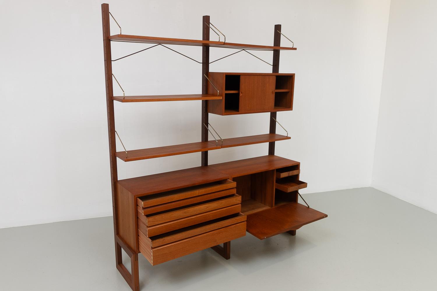 Danish Freestanding Teak Wall Unit by Poul Cadovius for Cado, 1960s. In Good Condition In Asaa, DK