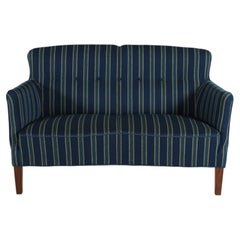 Canapé danois 2 places de style Fritz Hansen avec courbes, laine et bois foncé années 1940