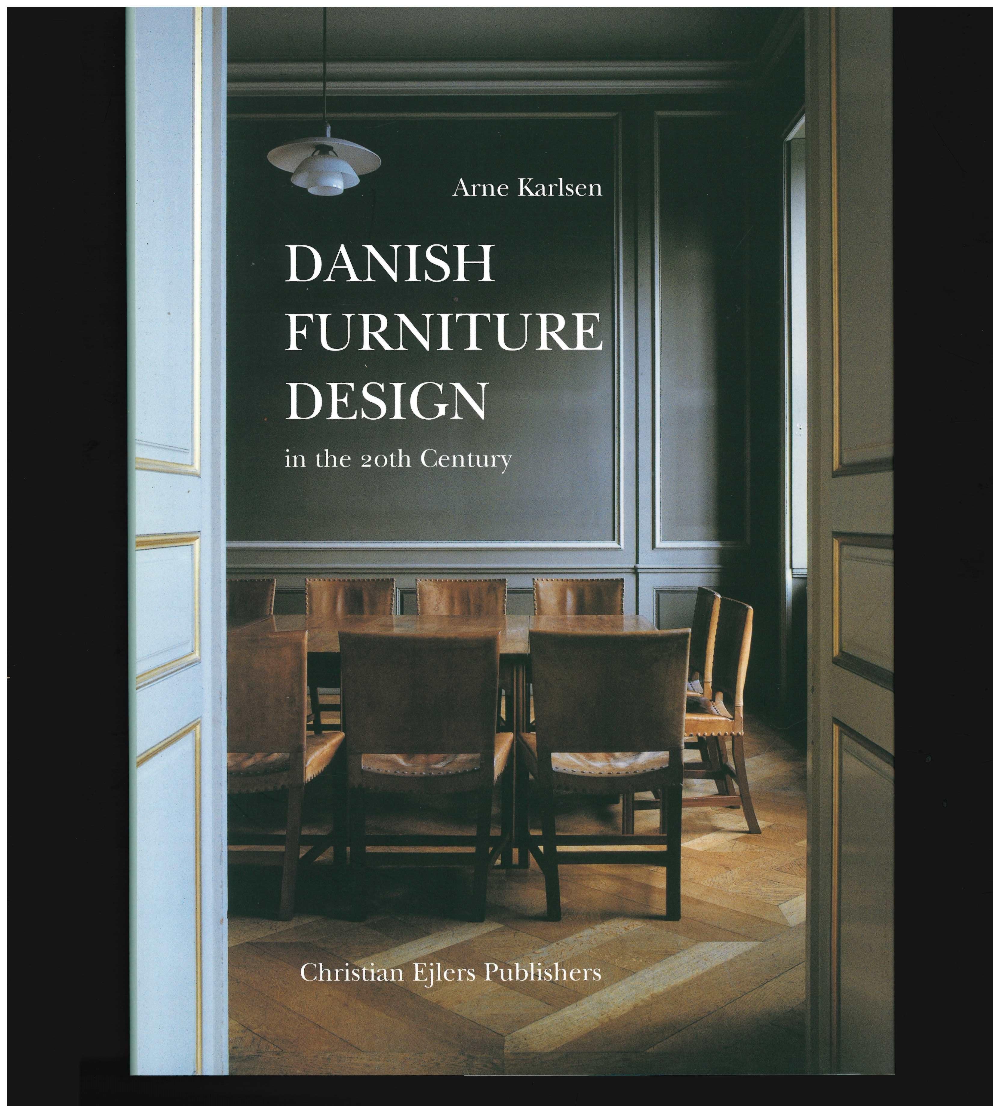 Ein zweibändiges Werk, das einen gut dokumentierten und detaillierten Überblick über das dänische Möbeldesign im 20. Jahrhundert bietet, mit einem breit angelegten, illustrierten Teil, der die sozialen und technischen Bedingungen für die Möbel