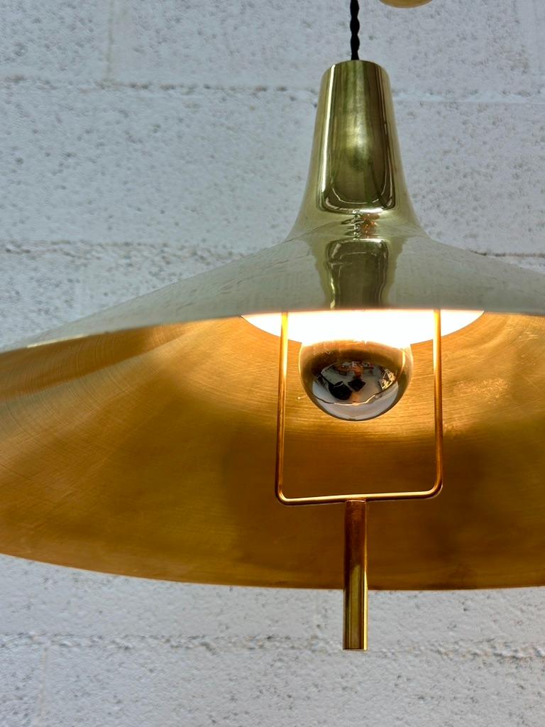 Suspension danoise en laiton Fusijama de Th. Valenti 1960 en vente 2