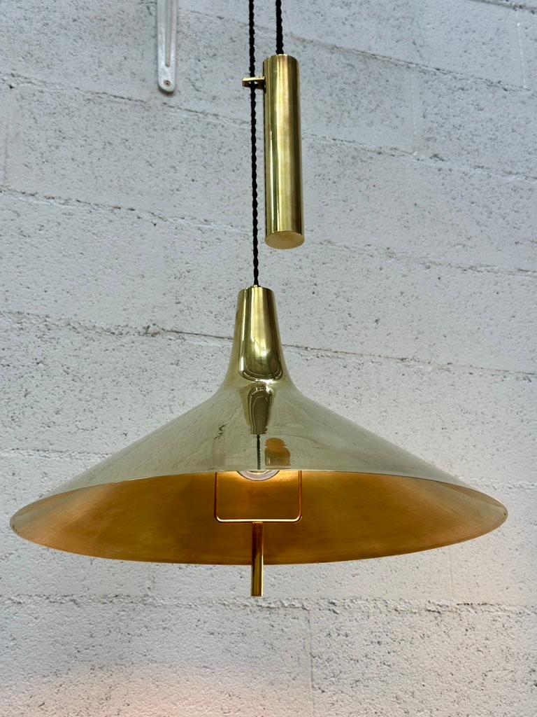 Suspension danoise en laiton Fusijama de Th. Valenti 1960 en vente 3