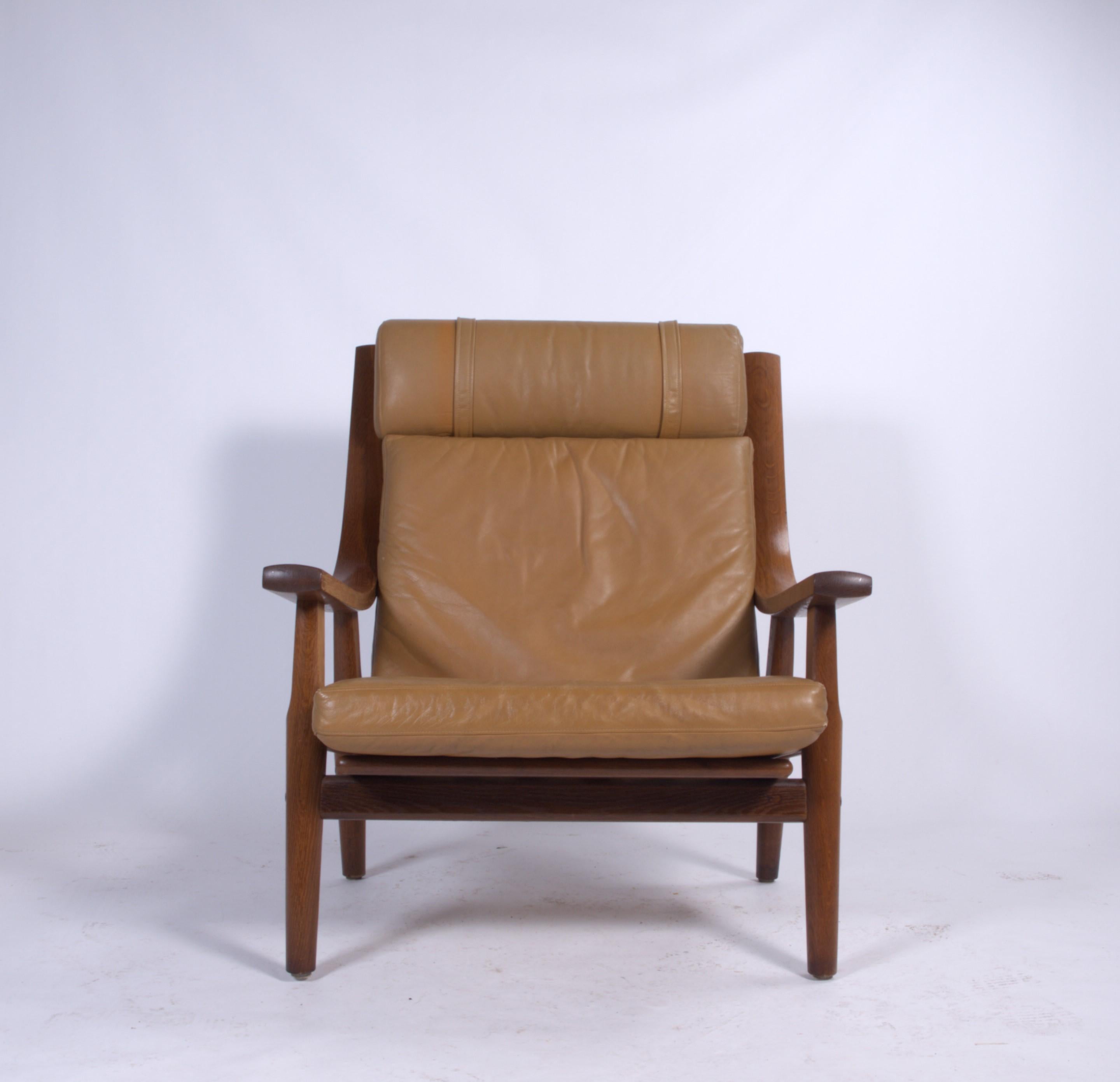 Looking for a piece of Danish design history to add to your collection? Look no further than this stunning lounge chair designed by Hans J. Wegner for Getama in the 1960s-1970s. Made in Denmark, this vintage classic is a must-have for any design