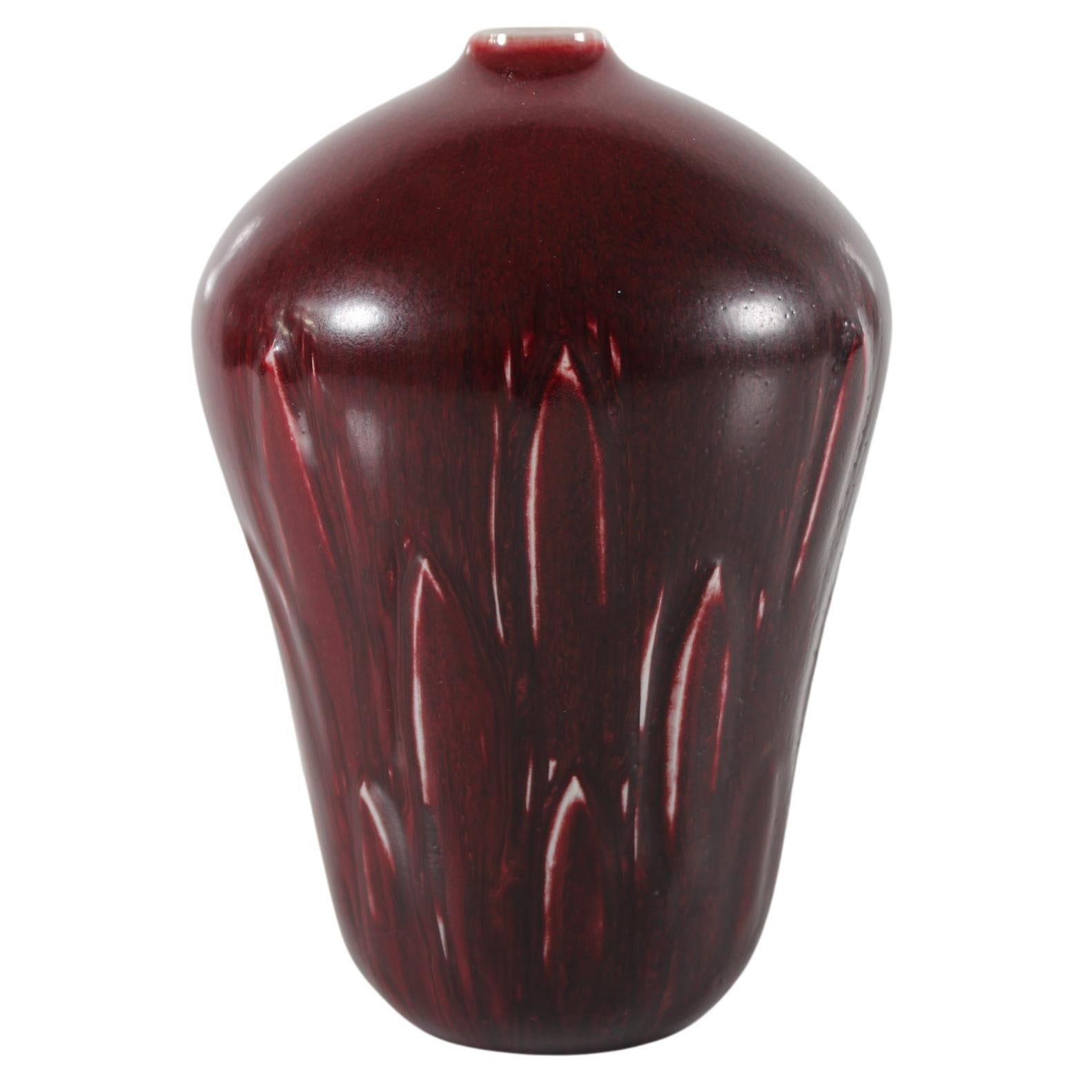 Danish Gerd Bøgelund for Royal Copenhagen Large Leaf Vase with Oxblood Glaze 60s For Sale