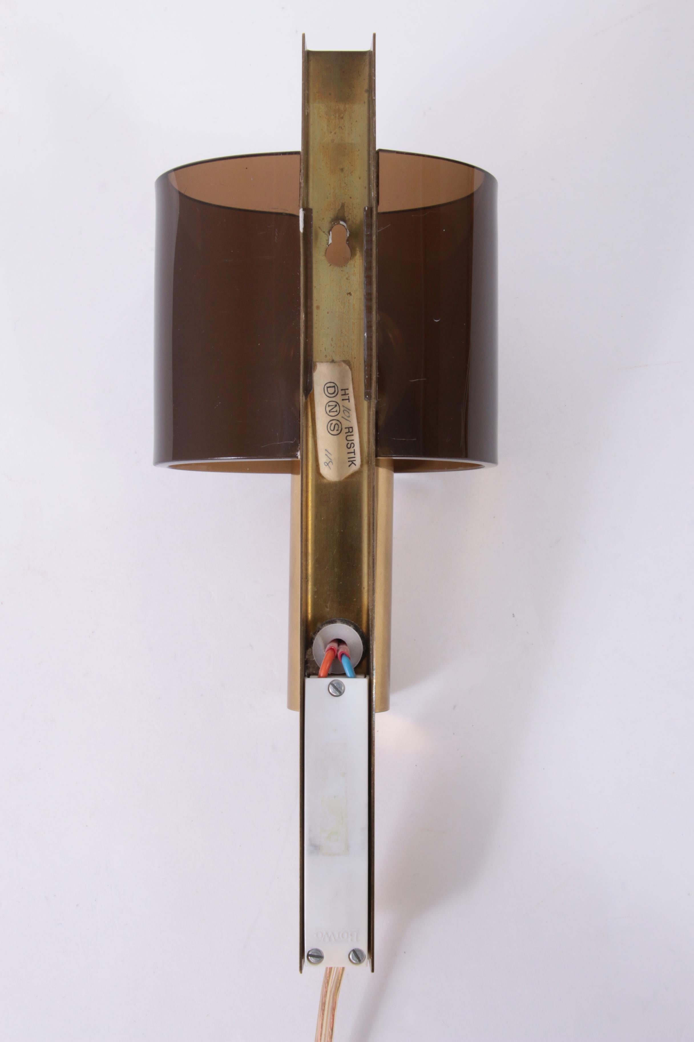 Metà XX secolo Scontrino danese in ottone dorato e vetro acrilico fumé di Hassel & Teudt, anni '60 in vendita