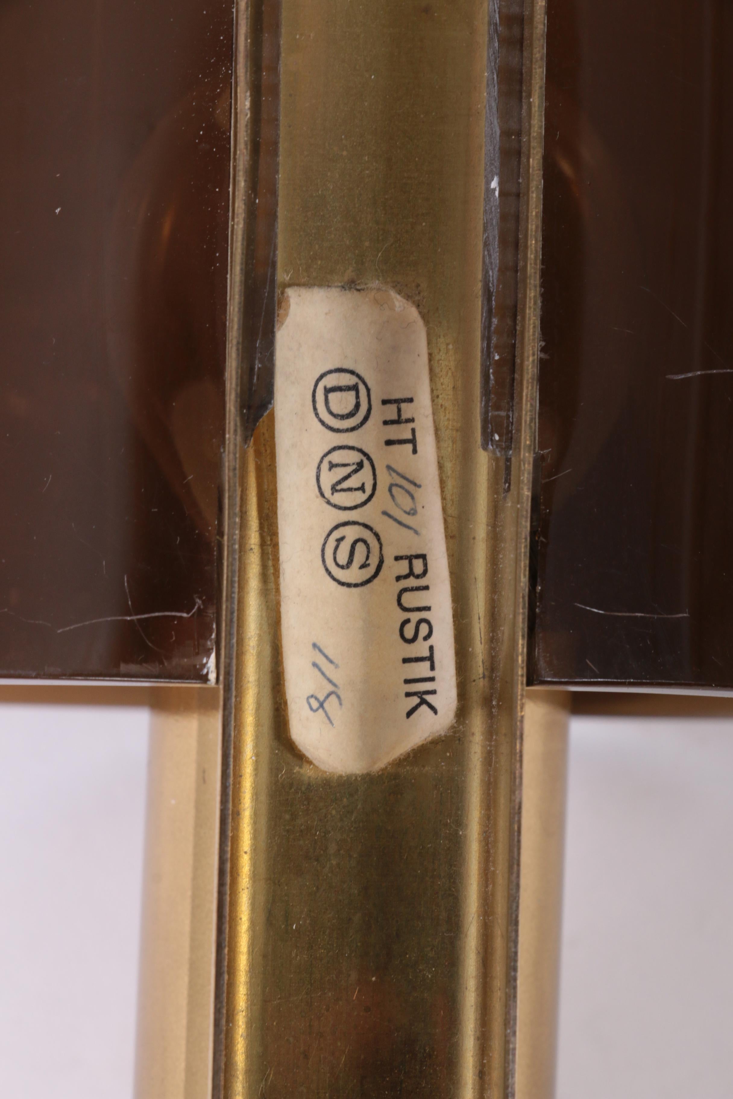 Ottone Scontrino danese in ottone dorato e vetro acrilico fumé di Hassel & Teudt, anni '60 in vendita