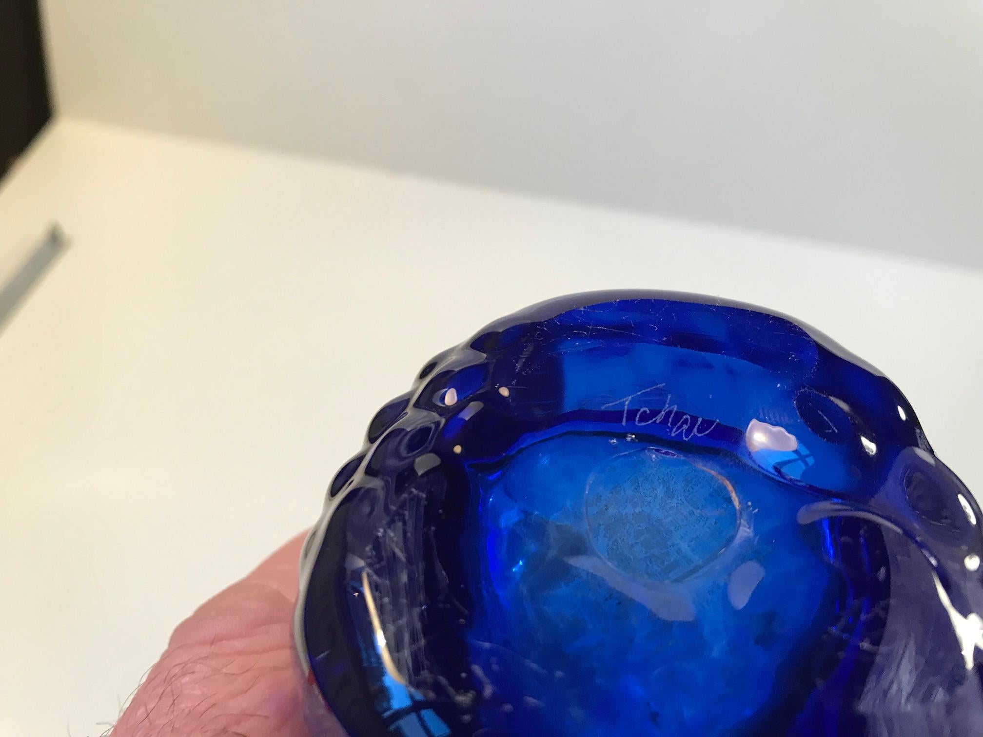 Vaso scandinavo in vetro artistico infuso in oro blu di Tchai Munch In condizioni buone in vendita a Esbjerg, DK