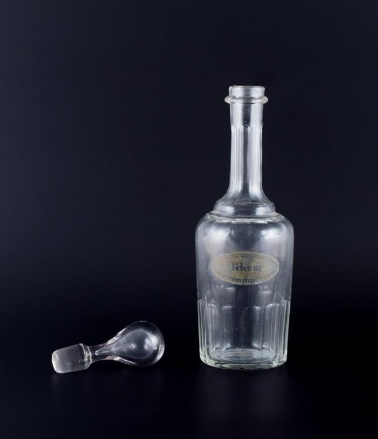 Danish glassworks, carafe for rum in clear mouth-blown facet-cut glass. For Sale 1