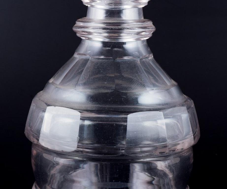 Danish glassworks. Hand-blown Art Deco wine decanter in clear faceted cut glass. For Sale 1