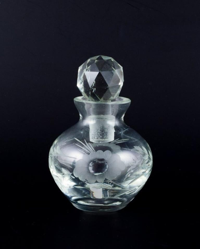Dänische Glashütte, drei Öl-/Soßenkrüge in verschiedenen Designs. 1930/40er Jahre (Mitte des 20. Jahrhunderts) im Angebot