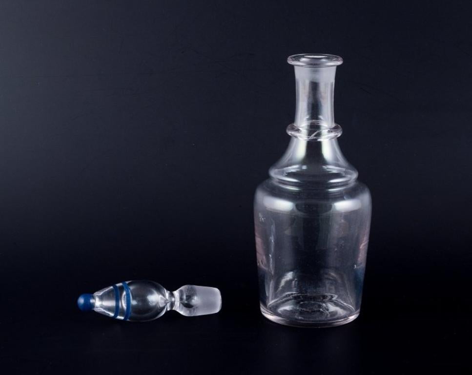 Danish glassworks, a wine carafe in clear hand-blown glass.
Approximately from 1900.
Stopper partly in blue glass.
In excellent condition.
Dimensions: H 25.5 x D 7.0 cm.