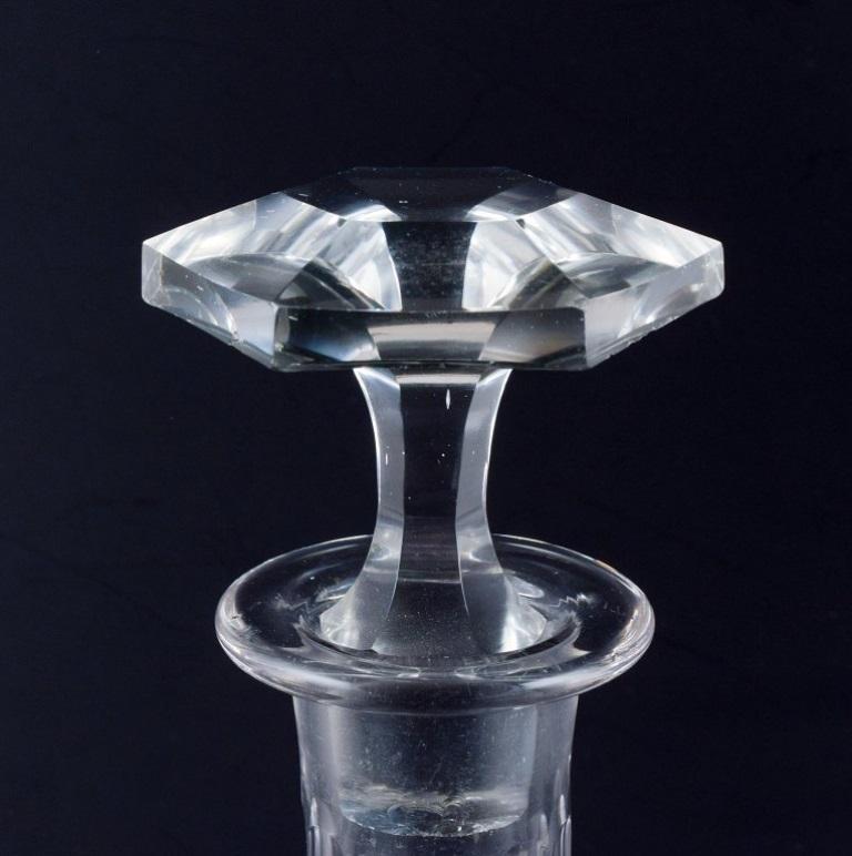 Danish glassworks, wine decanter in clear faceted cut glass. 1930s/40s In Good Condition For Sale In Copenhagen, DK