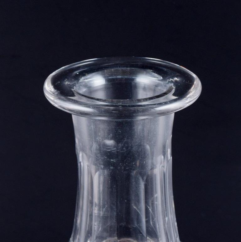Mid-20th Century Danish glassworks, wine decanter in clear faceted cut glass. 1930s/40s For Sale