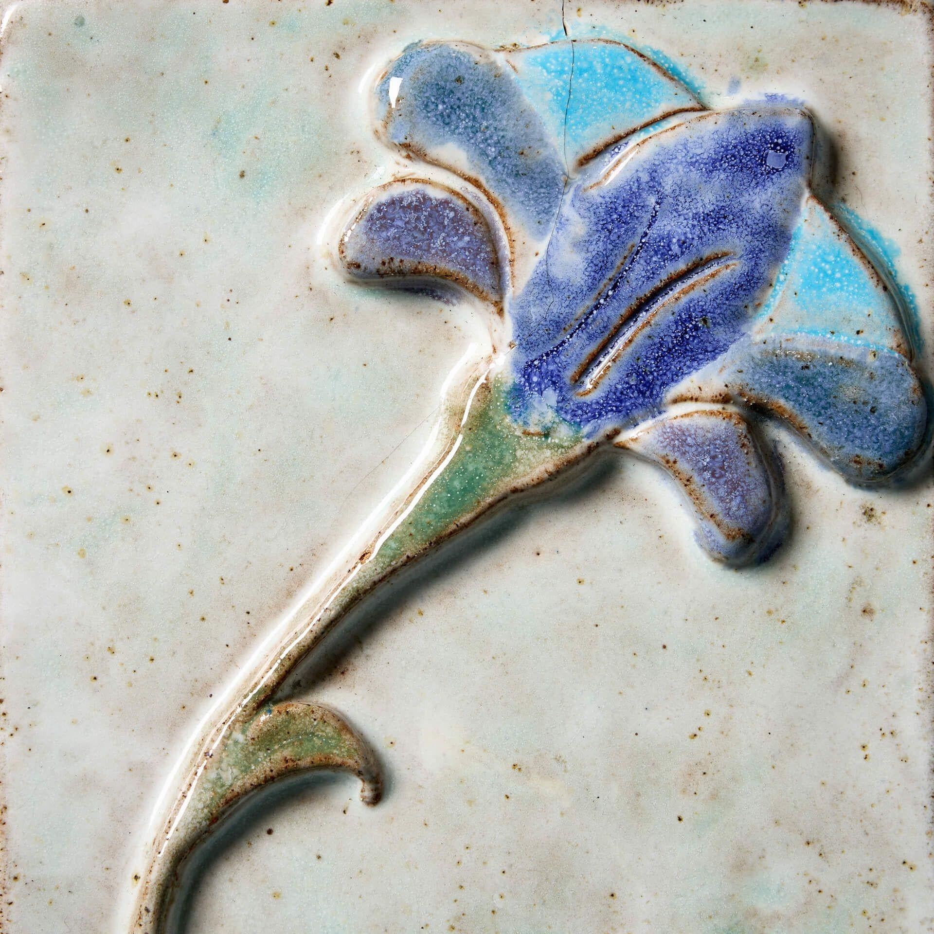 Mid-Century Modern Carreau ou plaque murale en terre cuite émaillée danoise à motifs floraux en vente