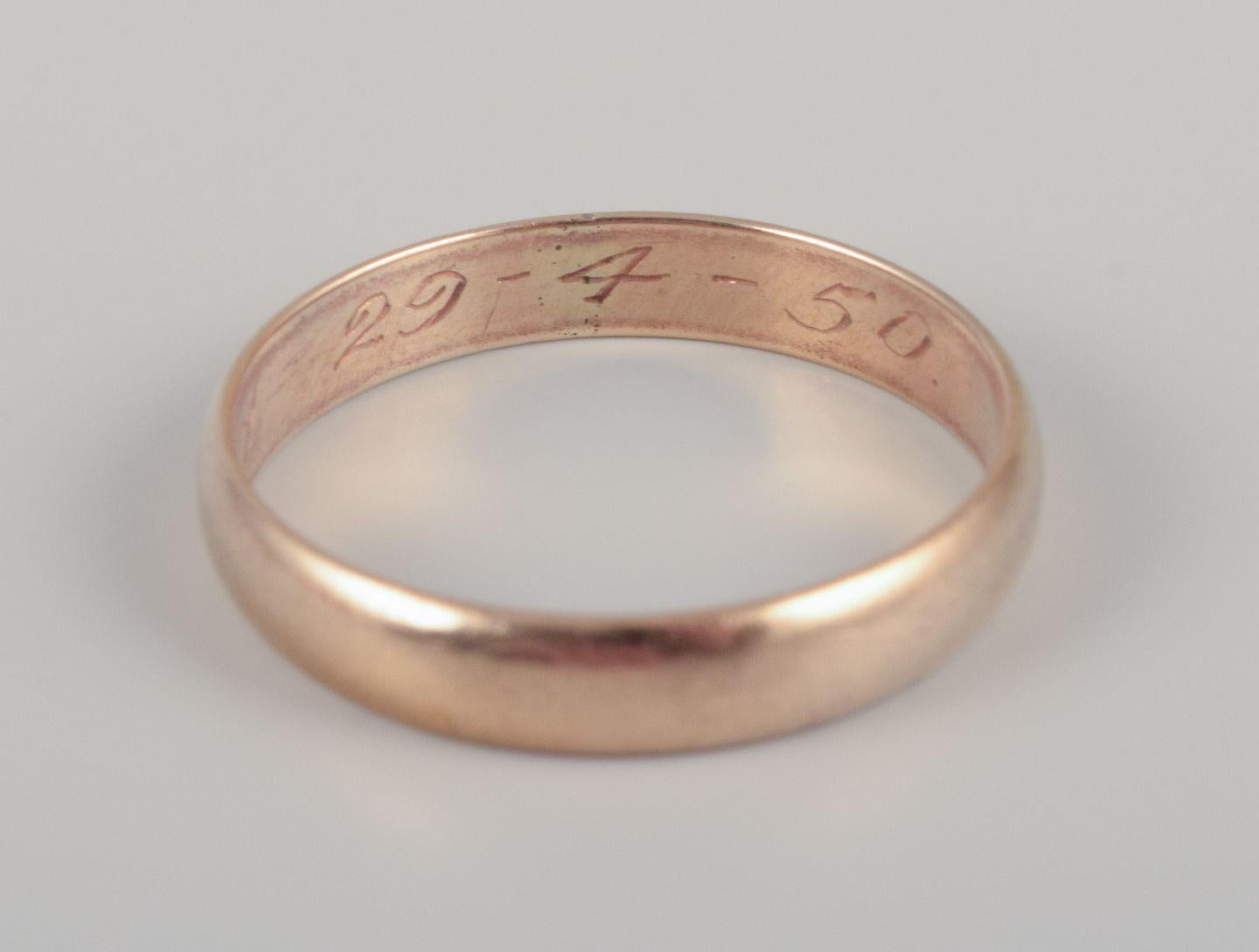 Orfebre danés. Anillo de alianza de oro de 14 quilates. Diseño clásico y minimalista. en Excelente estado para la venta en bronshoj, DK