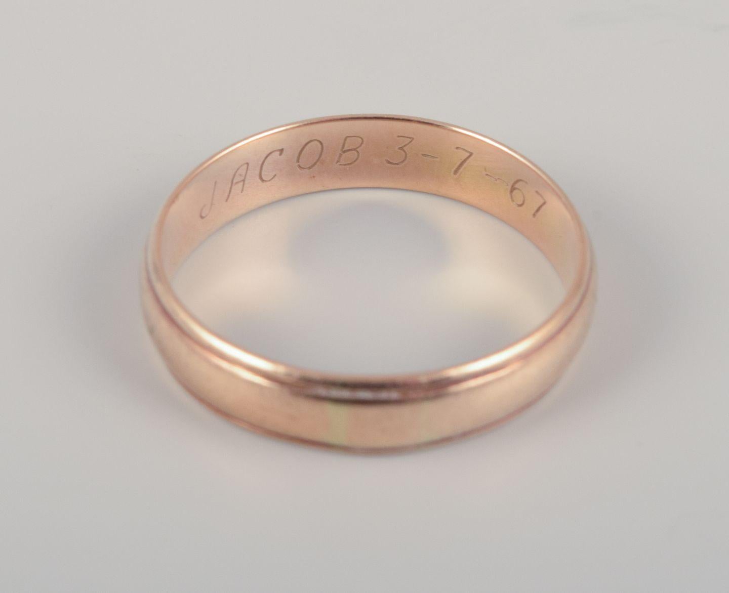 Femenino o masculino Orfebre danés. Anillo de alianza de oro de 14 quilates. Diseño clásico y minimalista. en venta