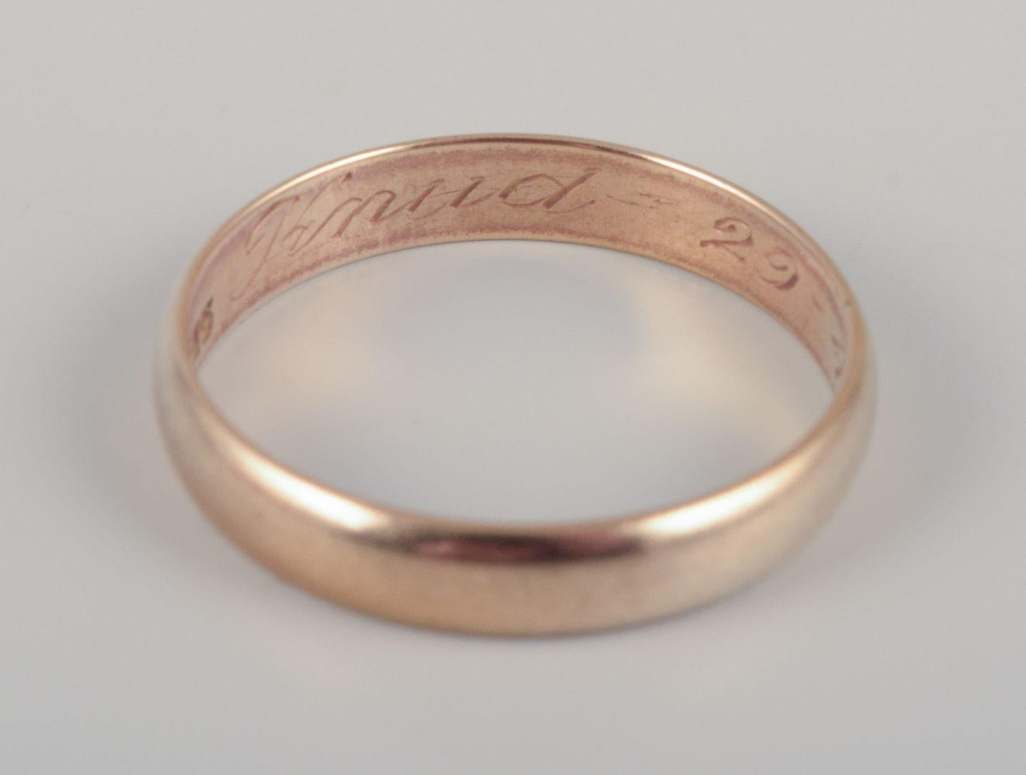 Orfebre danés. Anillo de alianza de oro de 14 quilates. Diseño clásico y minimalista. en venta 1