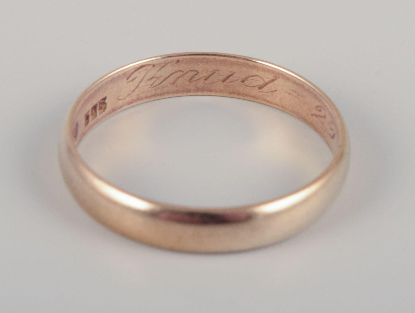 Orfebre danés. Anillo de alianza de oro de 14 quilates. Diseño clásico y minimalista. en venta 2