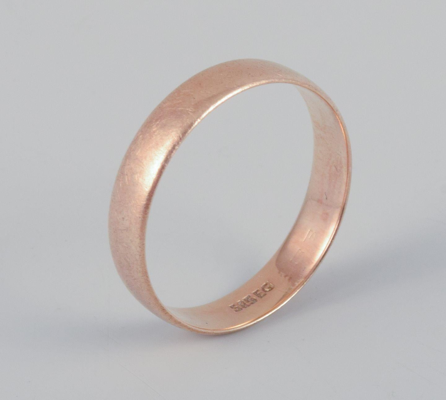 Orfèvre danois. Bague d'alliance en or 14 carats. Milieu du 20e siècle. Bon état - En vente à bronshoj, DK