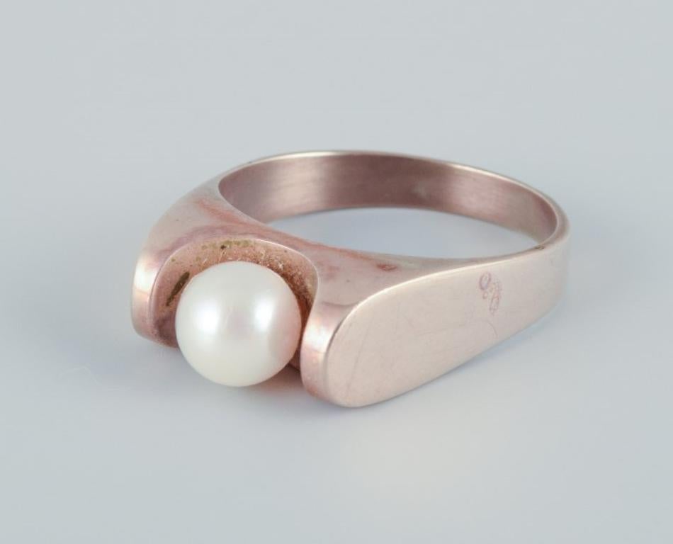 Art Deco Danish goldsmith, 14 karat gold ring adorned with a cultured pearl.  For Sale