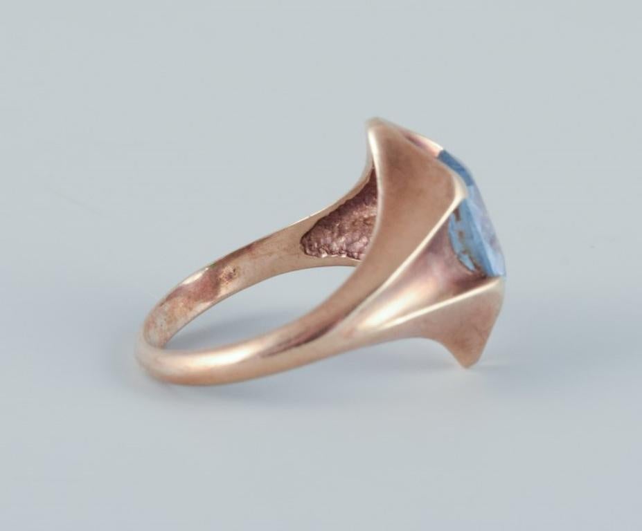 Danish goldsmith, 14 karat gold ring adorned with a semi-precious stone.  In Excellent Condition For Sale In bronshoj, DK