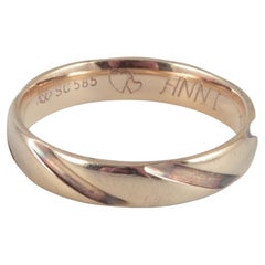 Orfebre danés. Anillo de oro de 14 quilates. Sello SC 585.