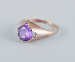 Orfèvre danois, bague en or 14 carats avec pierre semi-précieuse violet clair.