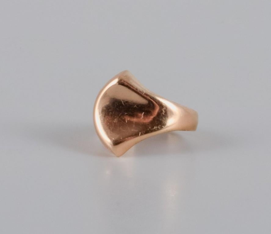 Danish goldsmith, 18 carat, modernist gold ring, stamped with the goldsmith's initials, stamped 750.
Approx. 1960s
In good condition.
Ring size 18 mm.
U.S. size 8.00

Our professional goldsmith, trained at Georg Jensen, can change the size of the
