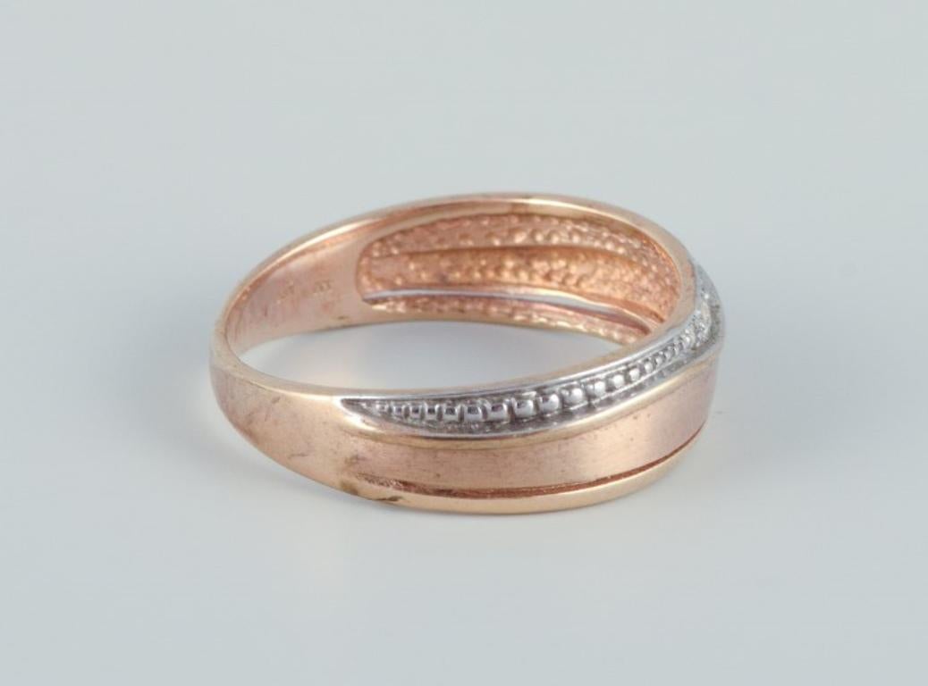 Danish goldsmith, 8 karat gold ring adorned with three diamonds. Art Deco design In Excellent Condition For Sale In bronshoj, DK