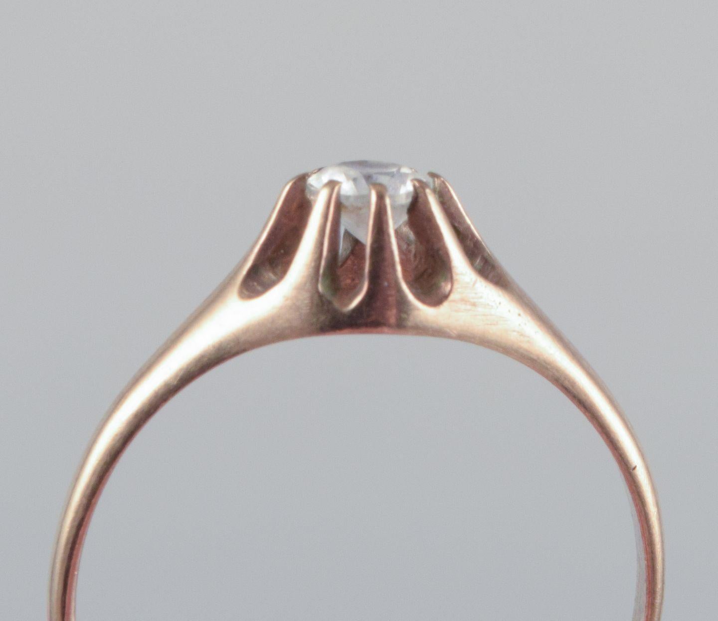 Dänischer Goldschmied. Klassischer Goldring mit einem Halbedelstein. Mitte des 20. Jahrhunderts im Angebot 1