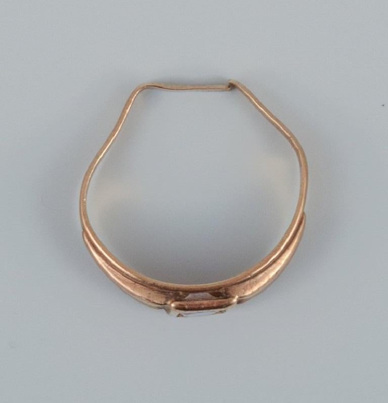 Danish goldsmith. Gold ring with purple semi-precious stone in Art Deco style For Sale 1