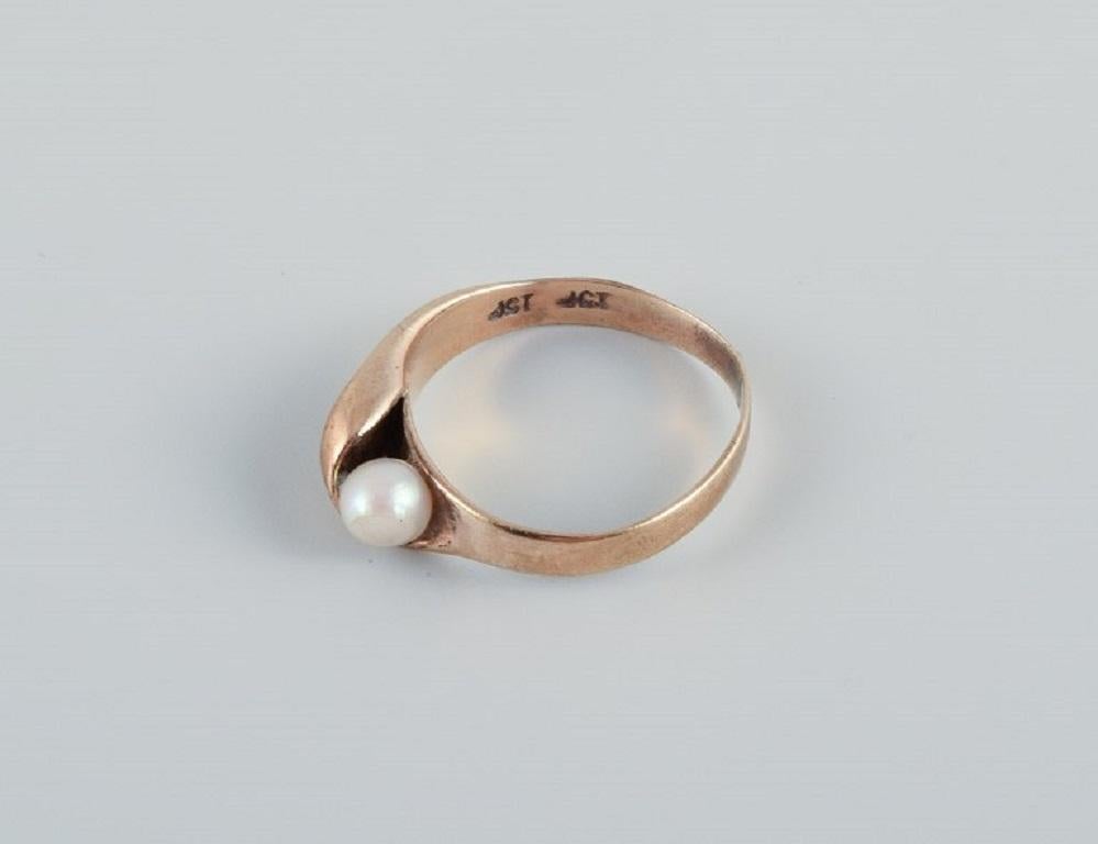 Danish goldsmith, modernist gold ring adorned with a cultured pearl.
Marked with the goldsmith's initials 