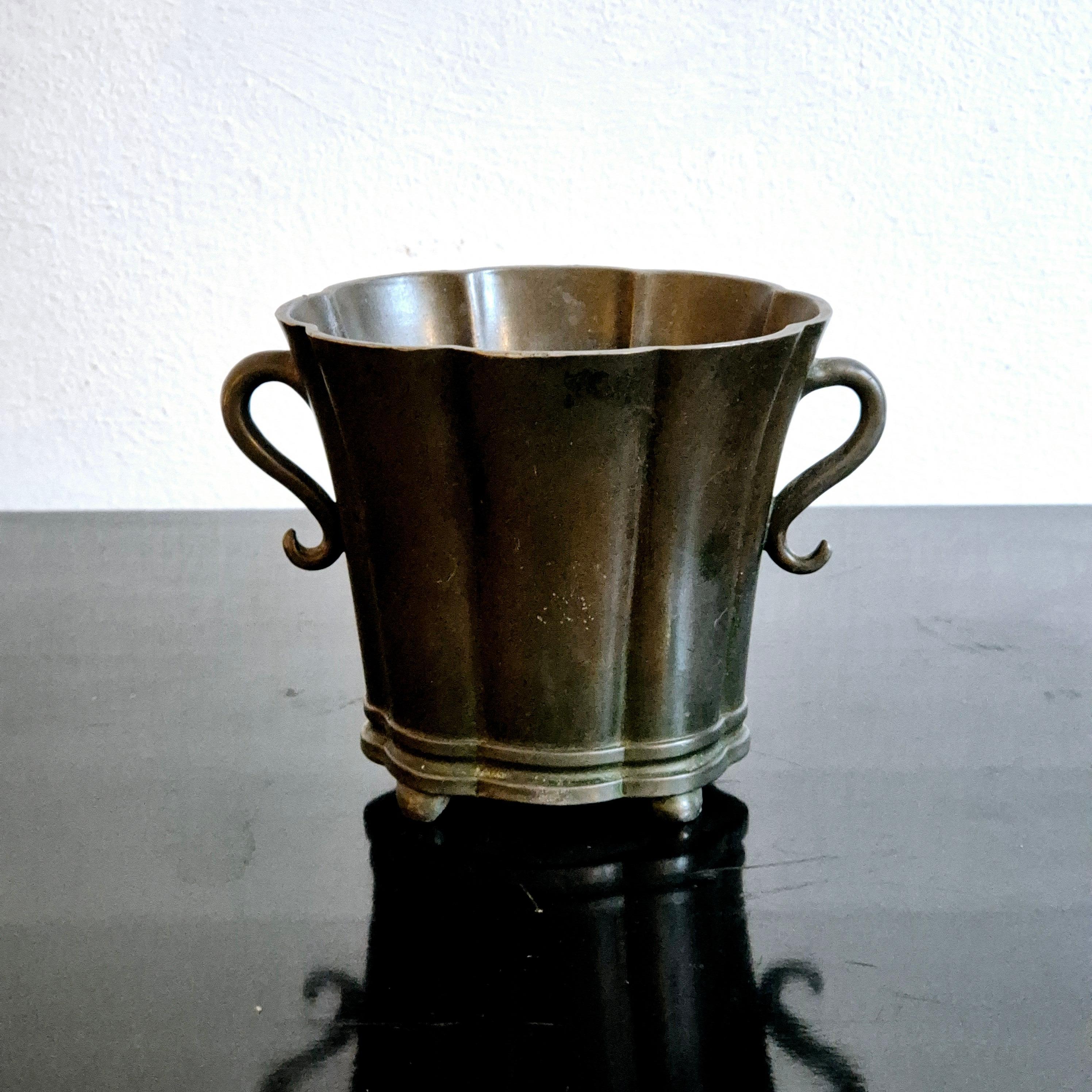 Danish Grace vase in Disko Metal, by Just Andersen, 1920/30s / Art Deco In Good Condition For Sale In Stockholm, SE